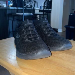 black slipon sketchers tennis shoes